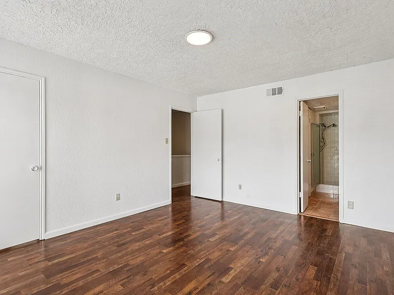 7700 Creekbend Dr #70 — Photo 12