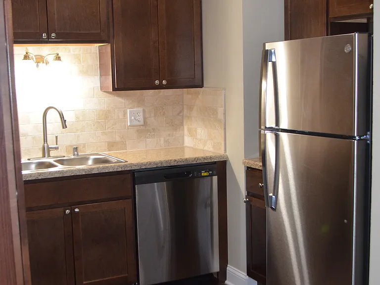 Applegate Apartments — Photo 7