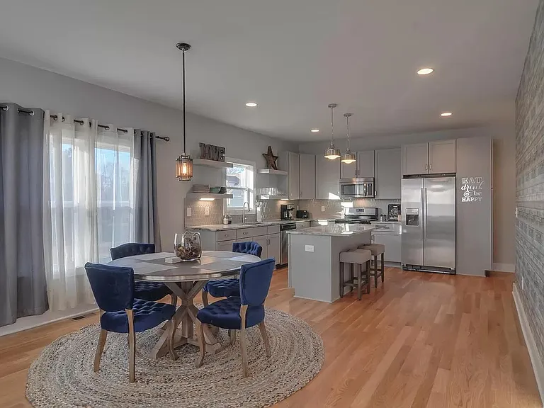 1411B Arthur Ave — Photo 29