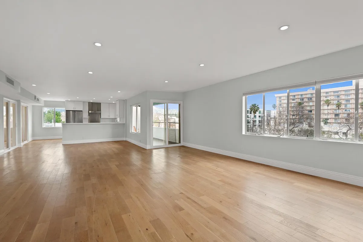 Building Photo - Oakhurst Moderne