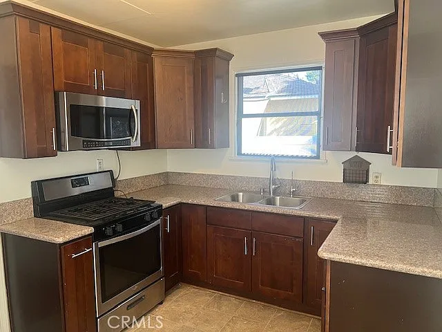 17652 Delano St #17652 — Photo 4