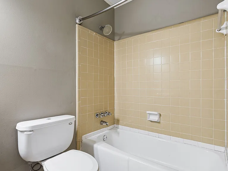 3212 Westbrook Dr #100 — Photo 27