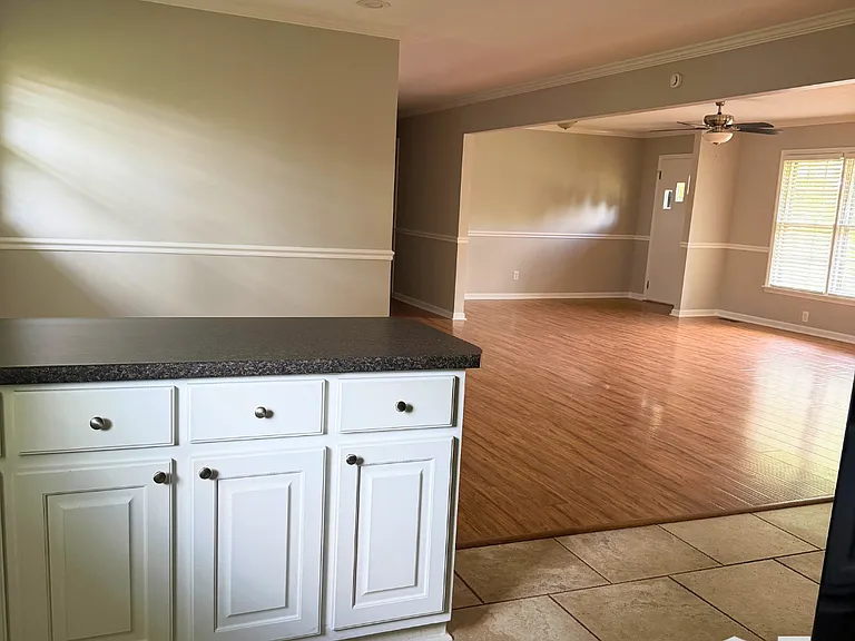 2370 Roberts Ln — Photo 4