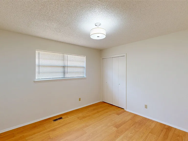 503 W C St — Photo 19