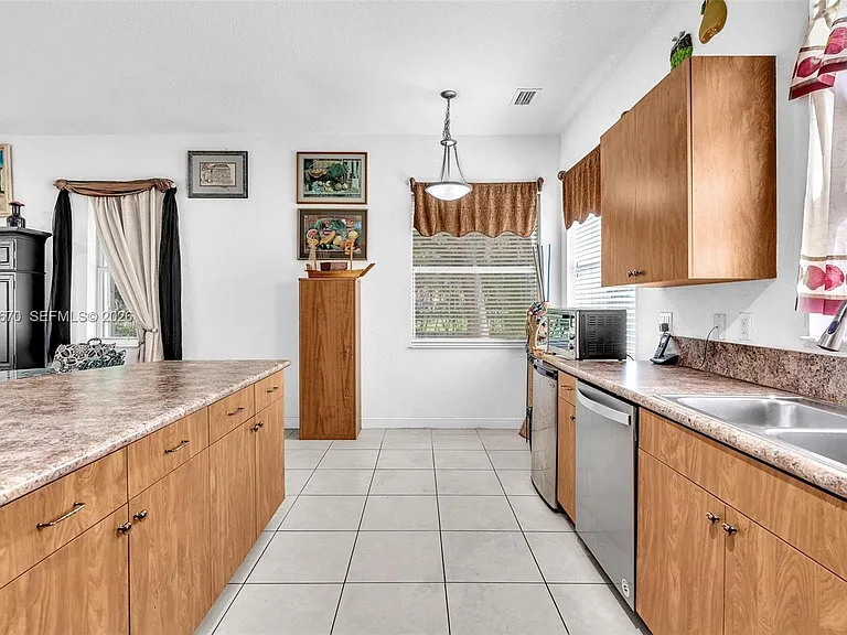 14044 SW 54th St — Photo 31