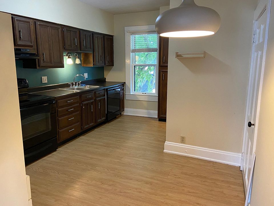 Kitchen with dishwasher
