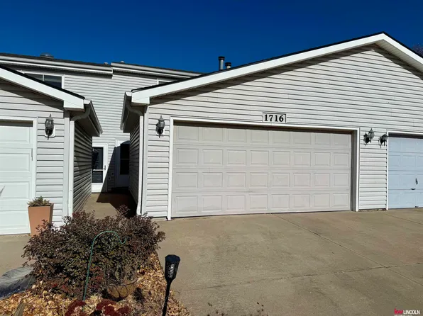 1716 Granada Ln, Lincoln, NE 68528
