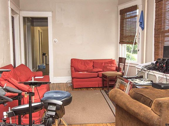 3rd image of 544 Hudson Ave