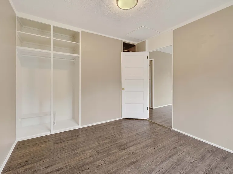 2401 NE Everett Rd — Photo 15