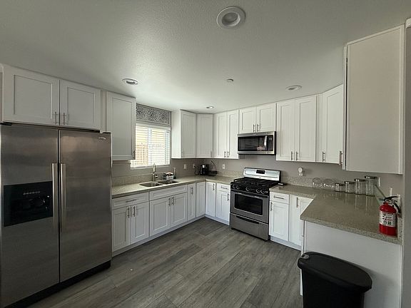 3rd image of 5278 Imperial Ave