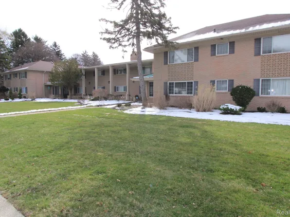 2247 Walton Blvd Unit 63, Rochester, MI 48309