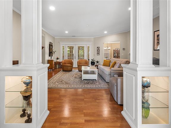 2nd image of 2922 E Whippoorwill Ln
