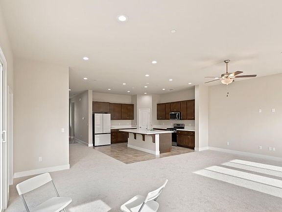 3rd image of 2376 Paramount Ln