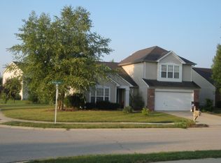 8921 Woodlark Dr, Fishers, IN 46038