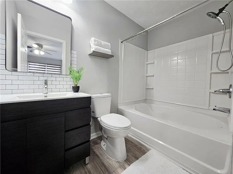 2430 Piering Dr — Photo 3
