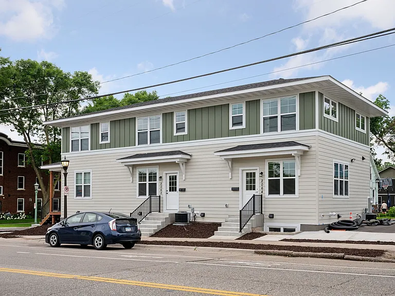 2062 Como Ave #2 — Photo 31