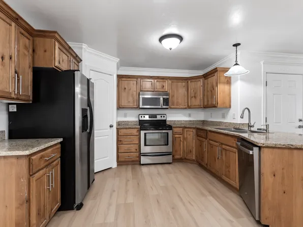 581 S 2220 W APT 102, Pleasant Grove, UT 84062