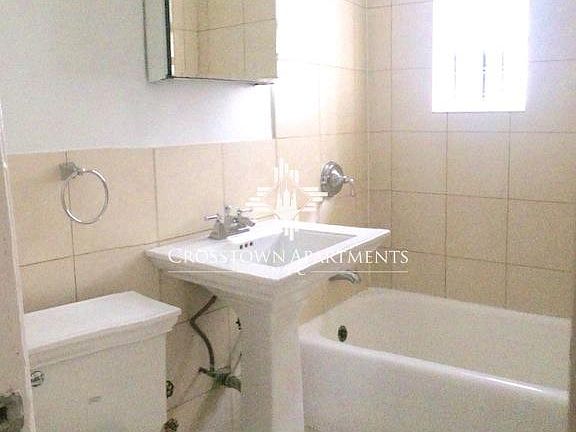 4th image of 3049 Crescent St APT H4b5