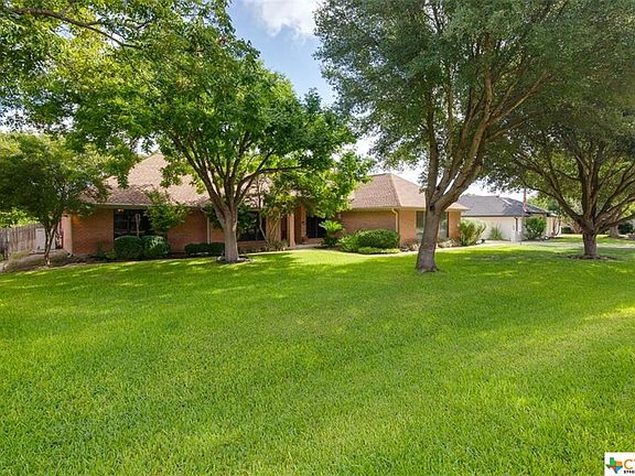 3rd image of 806 Blaylock Cir