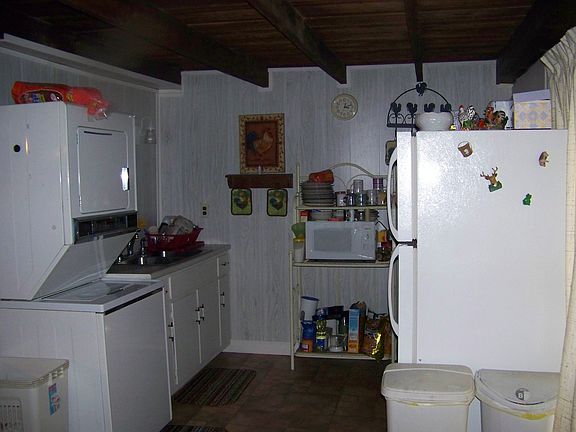 5th image of 121 N Market St