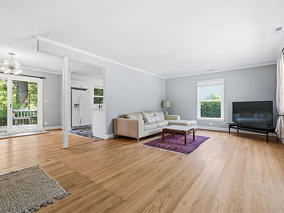 4th image of 2712 London Ln
