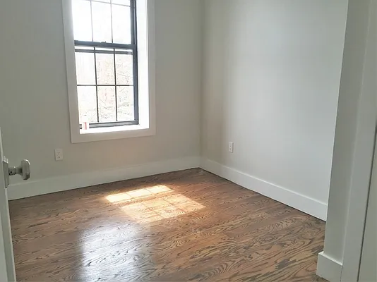 Rented by Premier Metro Realty Corp | media 62