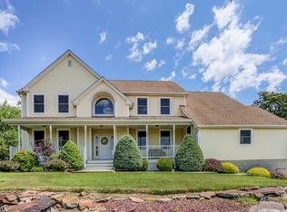 26 Stone Cliff Ter, Oak Ridge, NJ 07438