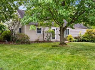 9 Crestwood Ave, Hillsborough, NJ