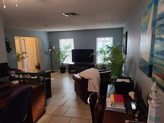 3rd image of 805 Rollingwood Ln