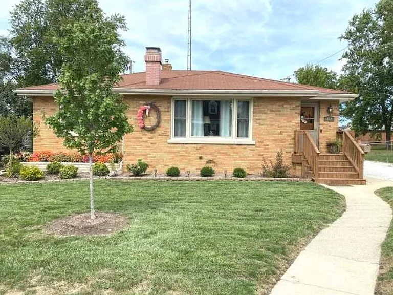 207 Toni St — Photo 1