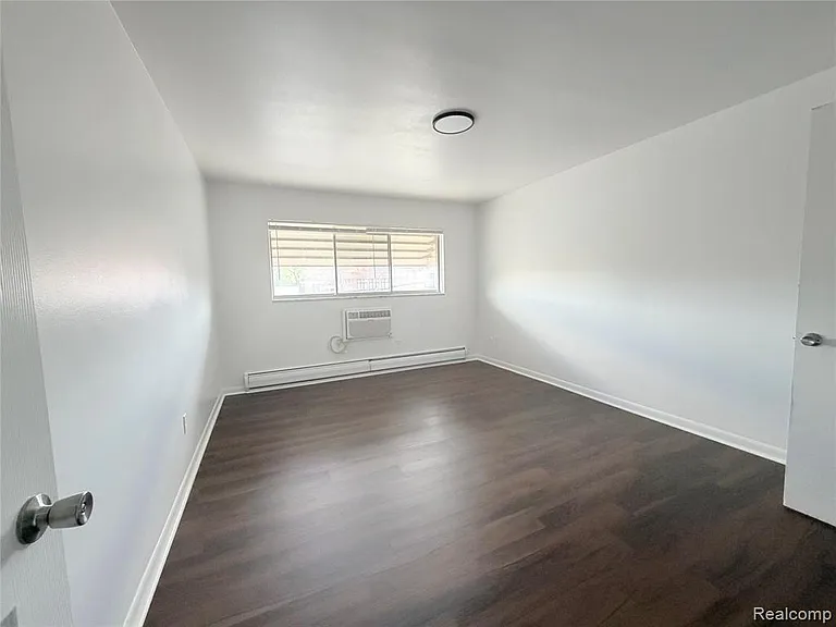 14940 Longacre St — Photo 2