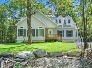 142 Mountain Top Dr, Dingmans Ferry, PA 18328