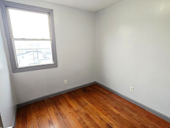 3rd image of 310 Bond St #1A