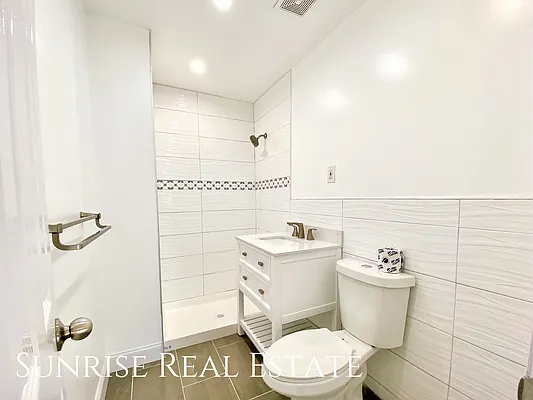 Rented by Sunrise Real Estate | media 26