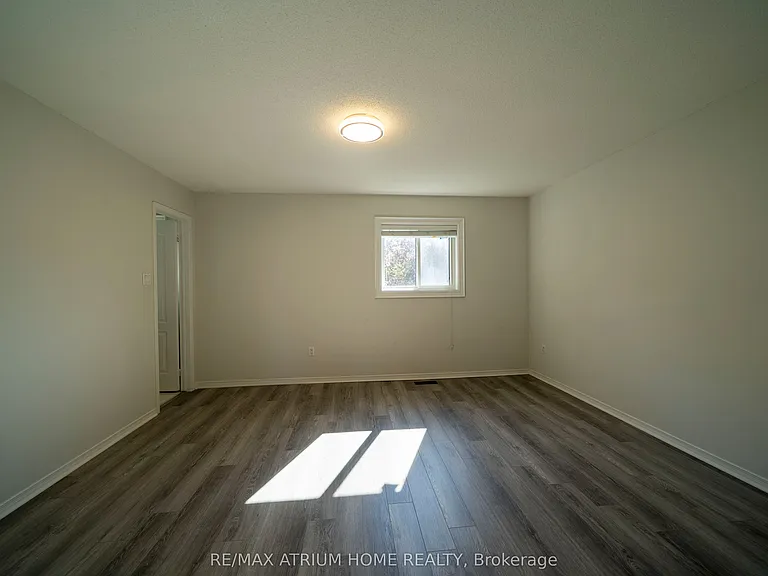 179 Elena Cres — Photo 10