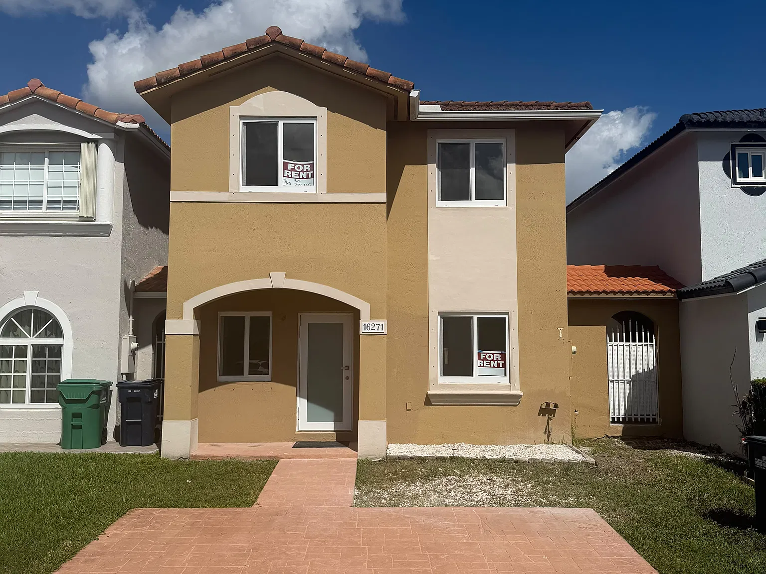3 bed, 2.5 bath, 1456 sqft, $3,200 — Photo 2