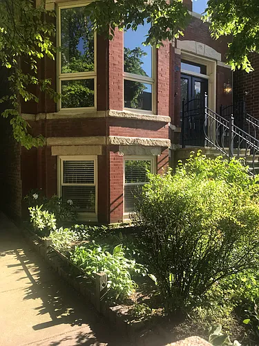 1037 W Altgeld St #1 Photo 1