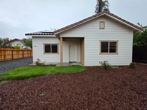 2020 E Seeger Ave, Visalia, CA 93292
