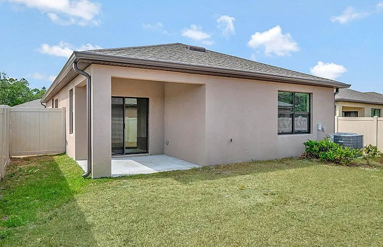 Cypress Bay — Photo 35