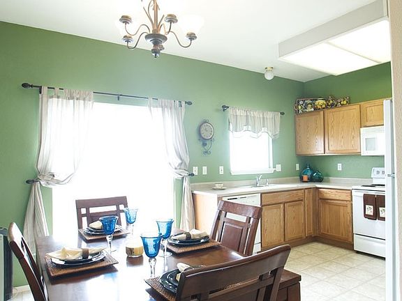 Large Eat-in Kitchen