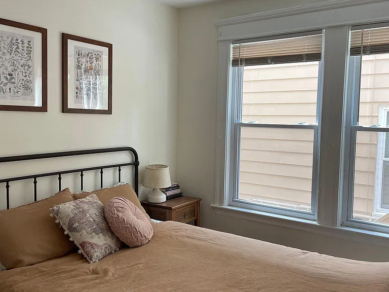 22 Roslyn St #1 — Photo 8