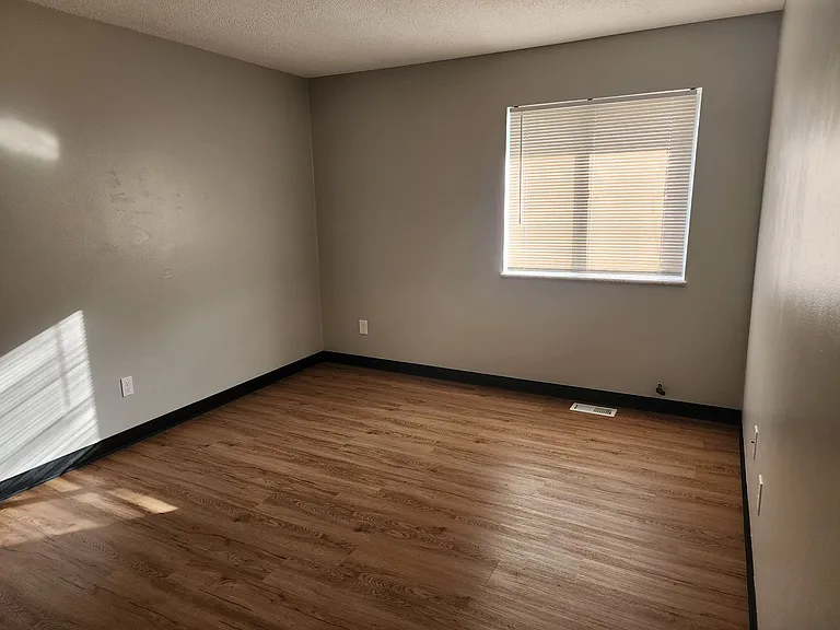 354 Gatewood Rd — Photo 3