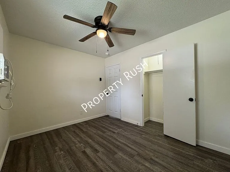 1100 S Willow St — Photo 14