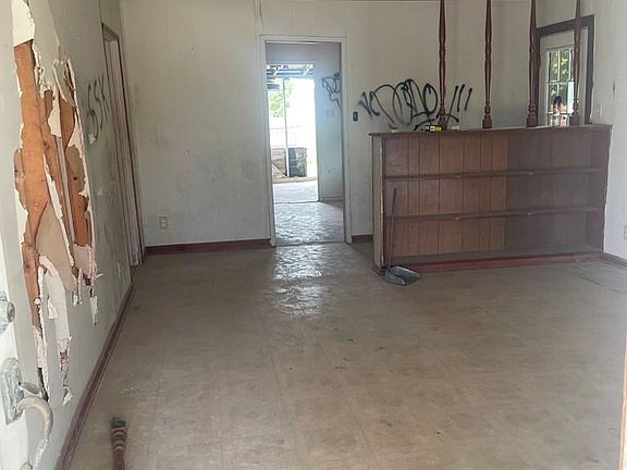 4th image of 1616 Siesta Dr