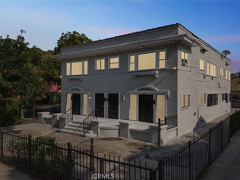 875 W 41st Dr — Photo 2