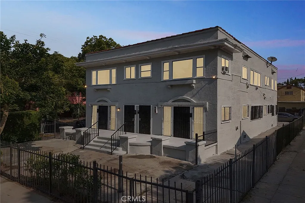 Building Photo - 875 W 41st Dr