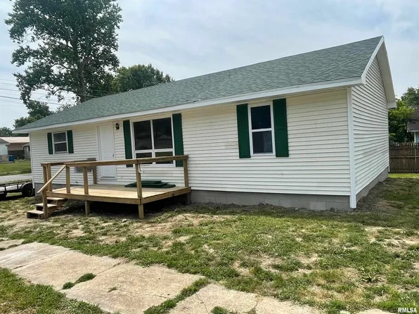 401 S Mulkey St, Christopher, IL 62822