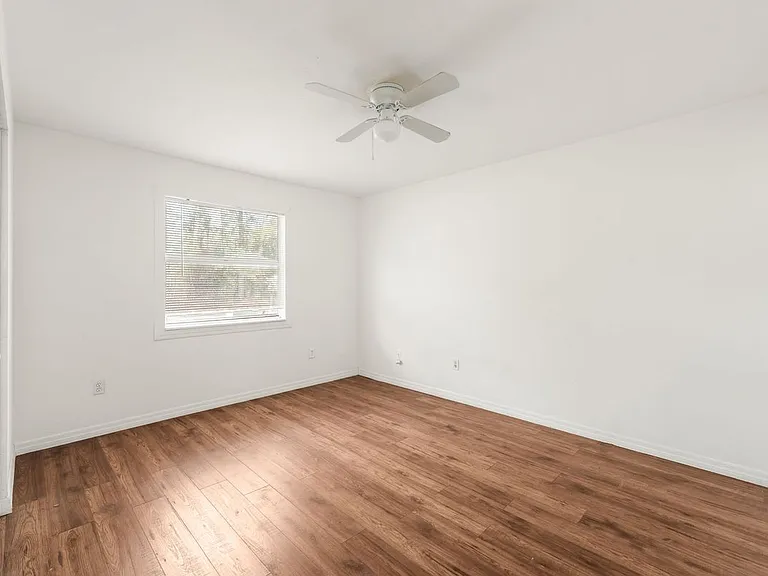 1911 SE 14th Ave — Photo 13
