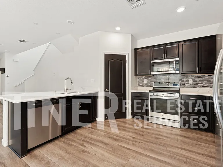 3027 Club Center Dr — Photo 9