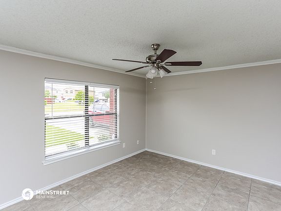 4th image of 440 Capricorn St
